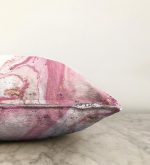 Pembe Beyaz Mermer Desenli Dijital Baskılı Raşel Kadife Yastık Kırlent Kılıfı Realhomes