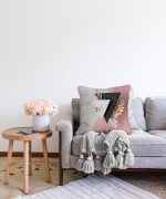 - Sonil-K-3138-Gorsel2 - Realhomes  Modern Üçgen Mermer Desenli 3D Dijital Baskılı Raşel Kadife Yastık Kırlent Kılıfı Realhomes