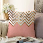 - Sonil-K-3149-Gorsel1 - Realhomes Gold ve Pembe Renkli Mermer Desenli Modern Raşel Kadife Yastık Kırlent Kılıfı Realhomes