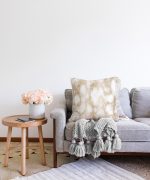 Mermer Zeminli Modern Tasarım Raşel Kadife Yastık Kırlent Kılıfı Realhomes