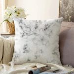 - Sonil-K-3155-Gorsel1 - Realhomes Açık Mermer Zeminli Dijital Baskılı Raşel Kadife Yastık Kırlent Kılıfı Realhomes