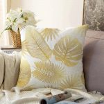 - Sonil-K-3159-Gorsel1 - Realhomes  Beyaz Zeminde Vizon Yapraklar Dijital Baskılı Raşel Kadife Yastık Kırlent Kılıfı Realhomes