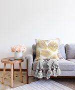 - Sonil-K-3159-Gorsel2 - Realhomes  Beyaz Zeminde Vizon Yapraklar Dijital Baskılı Raşel Kadife Yastık Kırlent Kılıfı Realhomes