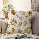 - Sonil-K-3163-Gorsel1 - Realhomes Beyaz Zeminde Altın Yapraklar Desenli Dijital Baskılı Raşel Kadife Yastık Kılıfı Realhomes