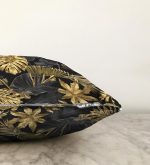- Sonil-K-3169-Gorsel3 - Realhomes Siyah Zeminde Altın Yapraklar Desenli Dekoratif Raşel Kadife Yastık Kırlent Kılıfı Realhomes