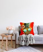 Kırmızı Zemin Ananas Desenli Dekoratif Raşel Kadife Yastık Kırlent Kılıfı Realhomes