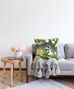 - Sonil-K-3171-Gorsel2 - Realhomes  Pudra Zeminli Egzotik Zebra Tasarımlı Modern Raşel Kadife Yastık Kırlent Kılıfı Realhomes