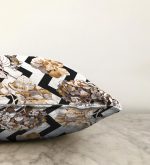 - Sonil-K-3183-Gorsel3 - Realhomes  Zigzag Zeminde Çiçekler Temalı Modern Raşel Kadife Yastık Kırlent Kılıfı Realhomes