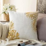 - Sonil-K-3187-Gorsel1 - Realhomes  3D Altın Renkte Yapraklar Temalı Modern Raşel Kadife Yastık Kırlent Kılıfı Realhomes