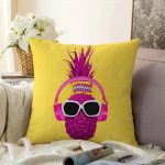 - Sonil-K-3192-Gorsel1 - Realhomes  Sarı Zeminde Pembe Ananas Modern Tasarımlı Raşel Kadife Yastık Kırlent Kılıfı Realhomes