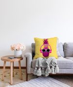 - Sonil-K-3192-Gorsel2 - Realhomes  Sarı Zeminde Pembe Ananas Modern Tasarımlı Raşel Kadife Yastık Kırlent Kılıfı Realhomes