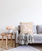 Üçgen Pudra Renkler Özel Tasarımlı Dekoratif Raşel Kadife Yastık Kırlent Kılıfı Realhomes