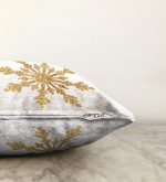 - Sonil-K-3207-Gorsel3 - Realhomes  Altın Görünümlü Kar Tanesi Desenli 3D Modern Raşel Kadife Yastık Kırlent Kılıfı Realhomes