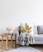 - Sonil-K-3211-Gorsel2 - Realhomes 3D Altın Görünümlü Yapraklar Desenli Modern Raşel Kadife Yastık Kırlent Kılıfı Realhomes