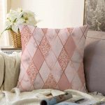 - Sonil-K-3212-Gorsel1 - Realhomes  Pudra Renkli Üçgen Zeminli Modern Raşel Kadife Yastık Kırlent Kılıfı Realhomes