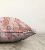 - Sonil-K-3212-Gorsel3 - Realhomes  Pudra Renkli Üçgen Zeminli Modern Raşel Kadife Yastık Kırlent Kılıfı Realhomes