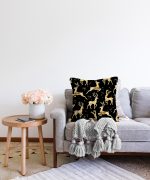 - Sonil-K-3215-Gorsel2 - Realhomes Altın Detaylı Geyikler Desenli Modern Raşel Kadife Yastık Kırlent Kılıfı Realhomes