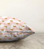 - Sonil-K-3223-Gorsel3 - Realhomes  Pembe Zigzag Desenli Altın Detaylı Modern Raşel Kadife Yastık Kırlent Kılıfı Realhomes