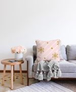 - Sonil-K-3226-Gorsel2 - Realhomes  Pembe Zeminde Kartanesi Detaylı Özel Tasarım Raşel Kadife Yastık Kırlent Kılıfı Realhomes