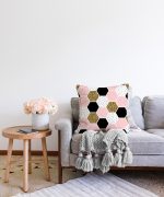 - Sonil-K-3247-Gorsel2 - Realhomes Geometrik Petek Desenli Altın Detaylı Modern Raşel Kadife Yastık Kırlent Kılıfı Realhomes