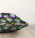 - Sonil-K-3250-Gorsel3 - Realhomes Siyah Zigzag Temalı Ananas Desenli Modern Raşel Kadife Yastık Kırlent Kılıfı Realhomes