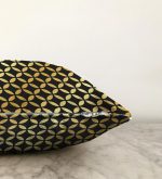 - Sonil-K-3256-Gorsel3 - Realhomes  Siyah Zeminde Gold Geometrik Desenli Dekoratif Raşel Kadife Yastık Kırlent Kılıfı Realhomes