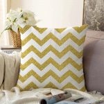 - Sonil-K-3257-Gorsel1 - Realhomes  Zigzag Altın Kabartma Desenli Modern Tasarımlı Raşel Kadife Yastık Kırlent Kılıfı Realhomes