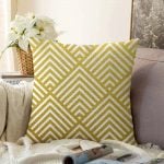 - Sonil-K-3266-Gorsel1 - Realhomes  Geometrik Altın Kabartma Desenli Özel Tasarım Raşel Kadife Yastık Kırlent Kılıfı Realhomes