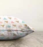 - Sonil-K-3269-Gorsel3 - Realhomes Üçgen Geometrik Şekiller Özel Tasarımlı Raşel Kadife Yastık Kırlent Kılıfı Realhomes