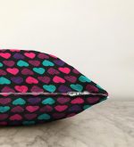 Siyah Zeminde Kalpler Özel Tasarımlı Dekoratif Raşel Kadife Yastık Kırlent Kılıfı Realhomes