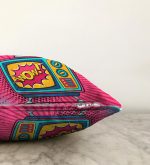 Pop Art Wow TV Desenli Dekoratif Raşel Kadife Yastık Kırlent Kılıfı Realhomes
