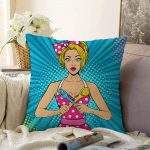 Mavi Zemini Popart Girl Desenli Dekoratif Raşel Kadife Yastık Kırlent Kılıfı Realhomes
