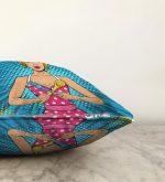Mavi Zemini Popart Girl Desenli Dekoratif Raşel Kadife Yastık Kırlent Kılıfı Realhomes