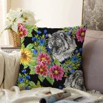 Siyah Zeminde Leopar ve Çiçekler Özel Tasarım Raşel Kadife Yastık Kırlent Kılıfı Realhomes