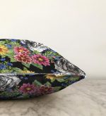 Siyah Zeminde Leopar ve Çiçekler Özel Tasarım Raşel Kadife Yastık Kırlent Kılıfı Realhomes