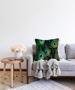 Koyu Zeminde Renkli Tüyler Özel Tasarımlı Dekoratif Raşel Kadife Yastık Kırlent Kılıfı Realhomes