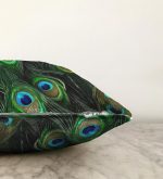 Koyu Zeminde Renkli Tüyler Özel Tasarımlı Dekoratif Raşel Kadife Yastık Kırlent Kılıfı Realhomes