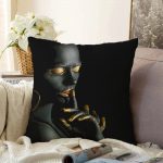 - Sonil-K-3350-Gorsel1 - Realhomes  Siyahı Kadın Motifli Özel Tasarım Raşel Kadife Yastık Kırlent Kılıfı Realhomes