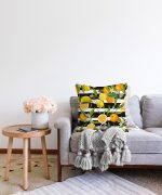 - Sonil-K-3355-Gorsel2 - Realhomes Çizgili Siyah Zeminli Limon Desenli Dekoratif Raşel Kadife Yastık Kırlent Kılıfı Realhomes