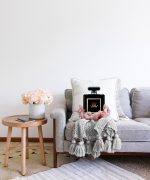 - Sonil-K-3363-Gorsel2 - Realhomes  Coco Parfüm Tasarımlı Dijital Baskılı 3D Raşel Kadife Yastık Kırlent Kılıfı Realhomes