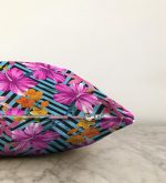 - Sonil-K-3366-Gorsel3 - Realhomes Mavi Geometrik Zeminli Çiçekler Modern Tasarım Raşel Kadife Yastık Kırlent Kılıfı Realhomes