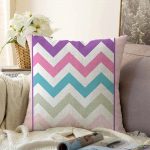 Renkli Zigzag Motifli Pembe Zeminli Modern Raşel Kadife Yastık Kırlent Kılıfı Realhomes