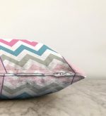 Renkli Zigzag Motifli Pembe Zeminli Modern Raşel Kadife Yastık Kırlent Kılıfı Realhomes