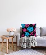 - Sonil-K-3392-Gorsel2 - Realhomes Siyah Zeminde Pempe Mavi Zambak Desenli Modern Raşel Kadife Yastık Kırlent Kılıfı Realhomes