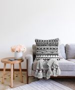 - Sonil-K-3395-Gorsel2 - Realhomes Siyah Beyaz Dekoratif African Motifli Modern Raşel Kadife Yastık Kırlent Kılıfı Realhomes