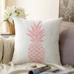 - Sonil-K-3404-Gorsel1 - Realhomes  Beyaz Zeminde Pembe Ananas Tasarımlı Dijital Baskılı Raşel Kadife Yastık Kırlent Kılıfı Realhomes