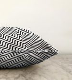 Siyah Geometrik Çizgiler Özel Tasarımlı Dekoratif Raşel Kadife Yastık Kırlent Kılıfı Realhomes