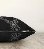 - Sonil-K-3408-Gorsel3 - Realhomes  Siyah Zeminli Geometrik Geyik Çizimli Modern Raşel Kadife Yastık Kırlent Kılıfı Realhomes