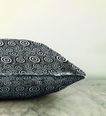 Siyah Beyaz Geometrik Yuvarlak Tasarımlı Modern Raşel Kadife Yastık Kırlent Kılıfı Realhomes