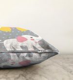 Gri Zeminde Fil ve Balon Desenli Çocuk Odası Raşel Kadife Yastık Kırlent Kılıfı Realhomes